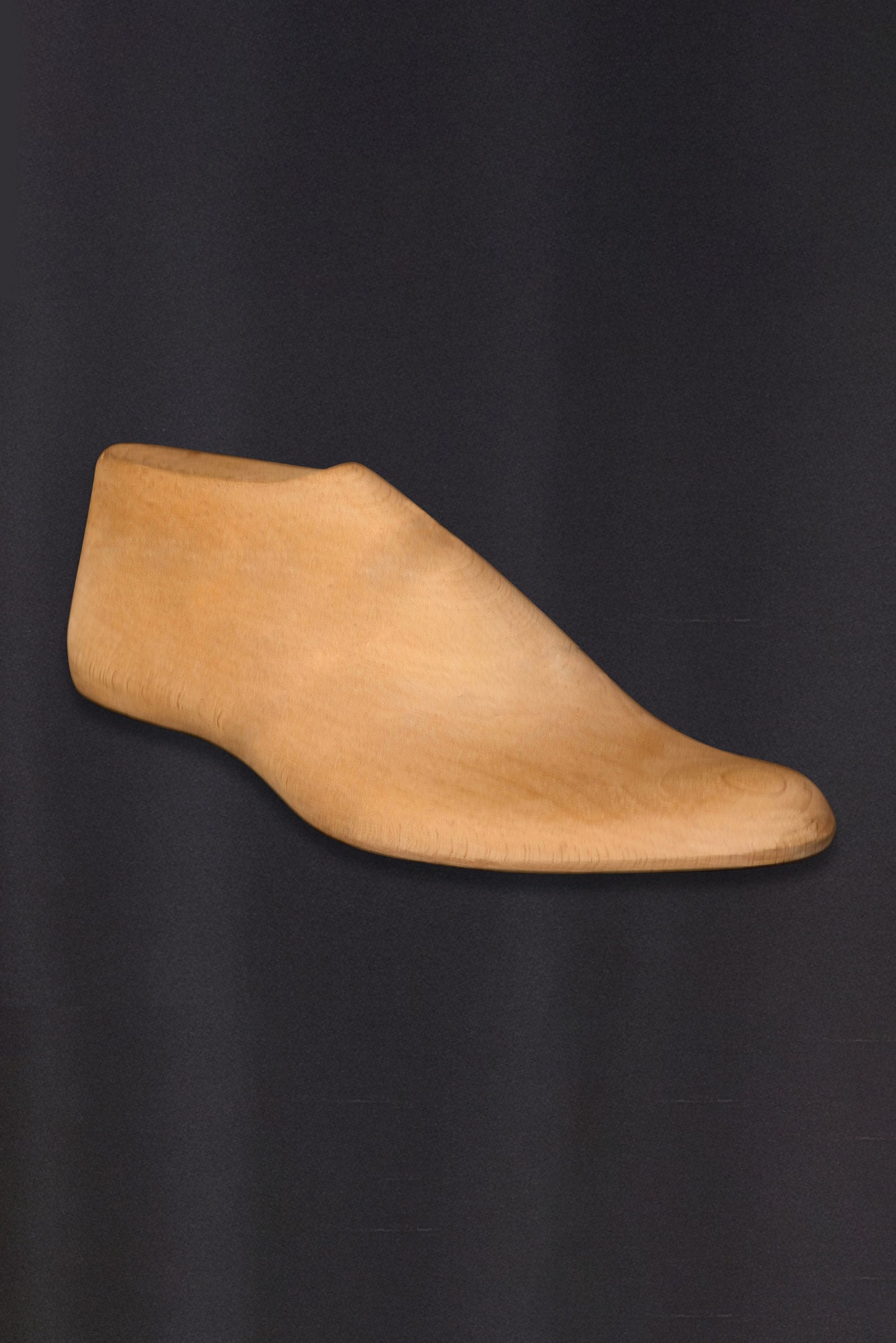 Mens Formal Round Toe - 18mm Heel Height / 19mm Toe Spring - Wooden shoe last - FRONT SIDE VIEW